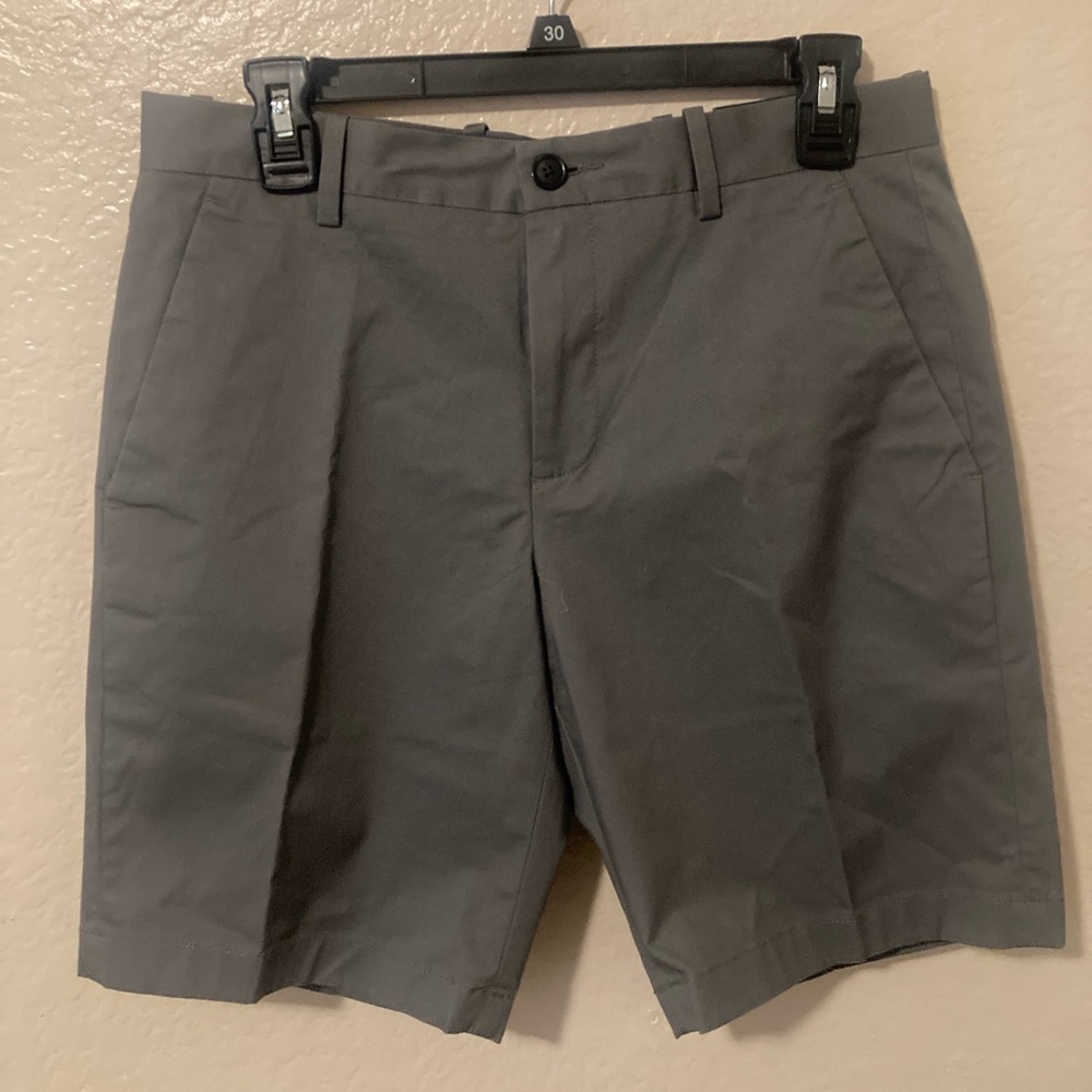 Perry Ellis Dark Gray Flat Front Shorts Size 30. Stain and water resistant